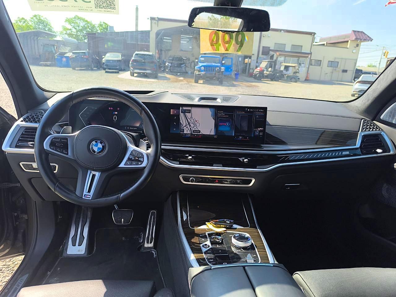 2023 BMW X7