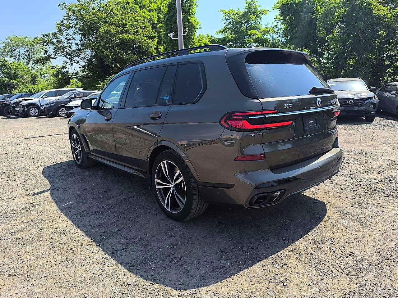 2023 BMW X7