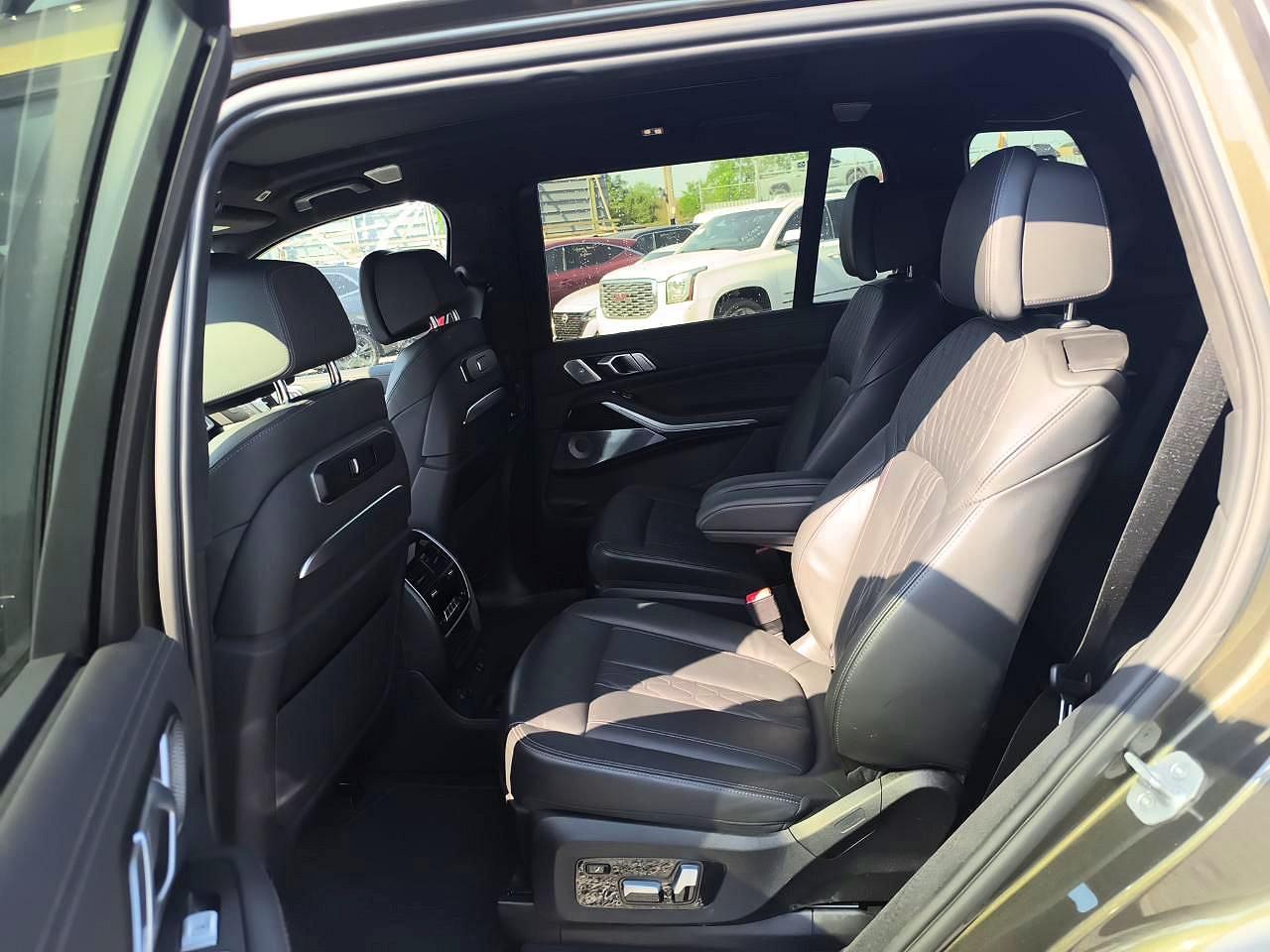 2023 BMW X7