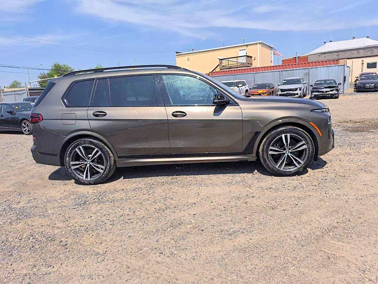 2023 BMW X7