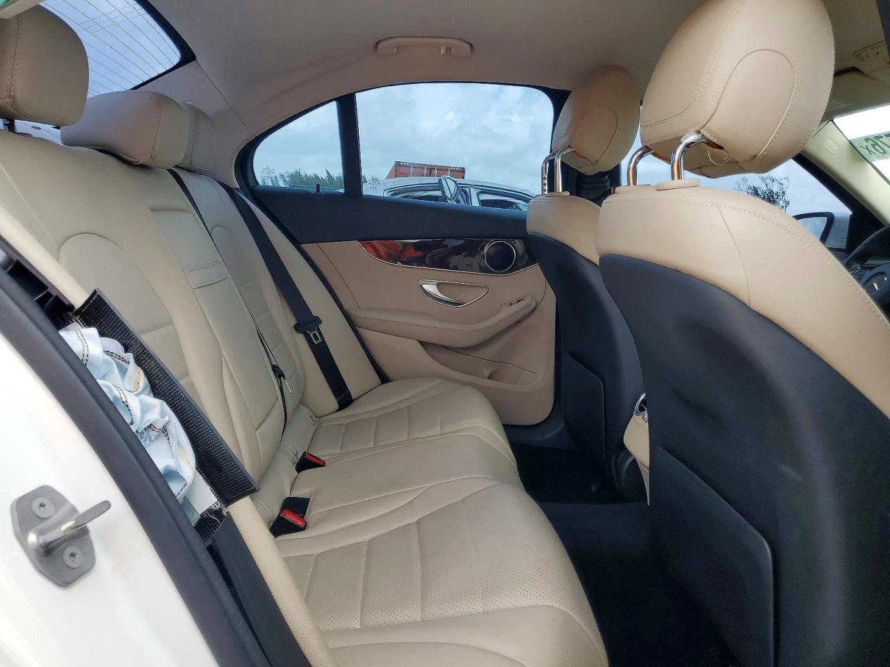 2016 MERCEDES-BENZ C — ?