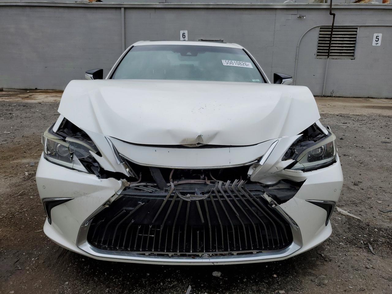 2019 LEXUS ES — ?