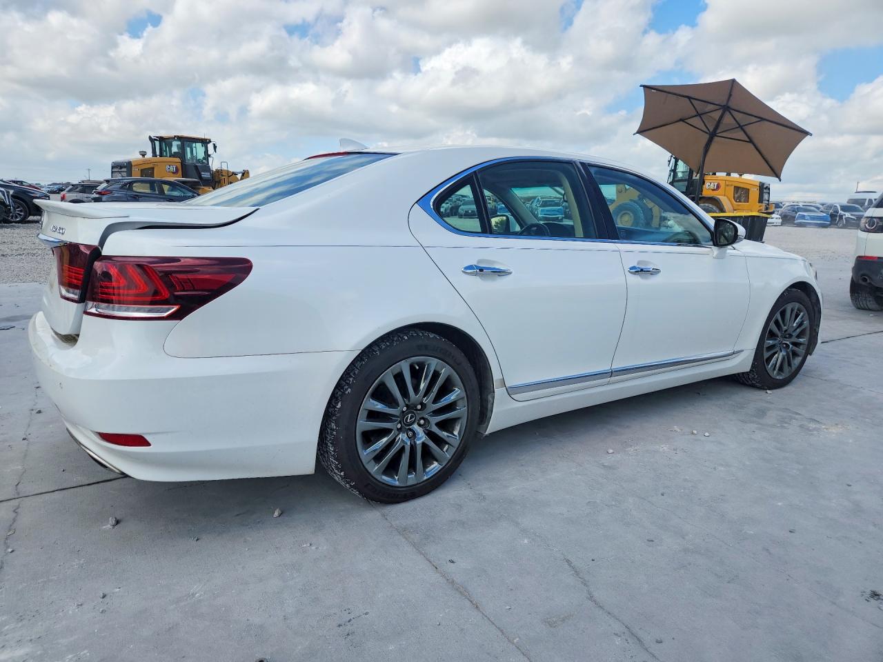 2015 LEXUS LS — ?