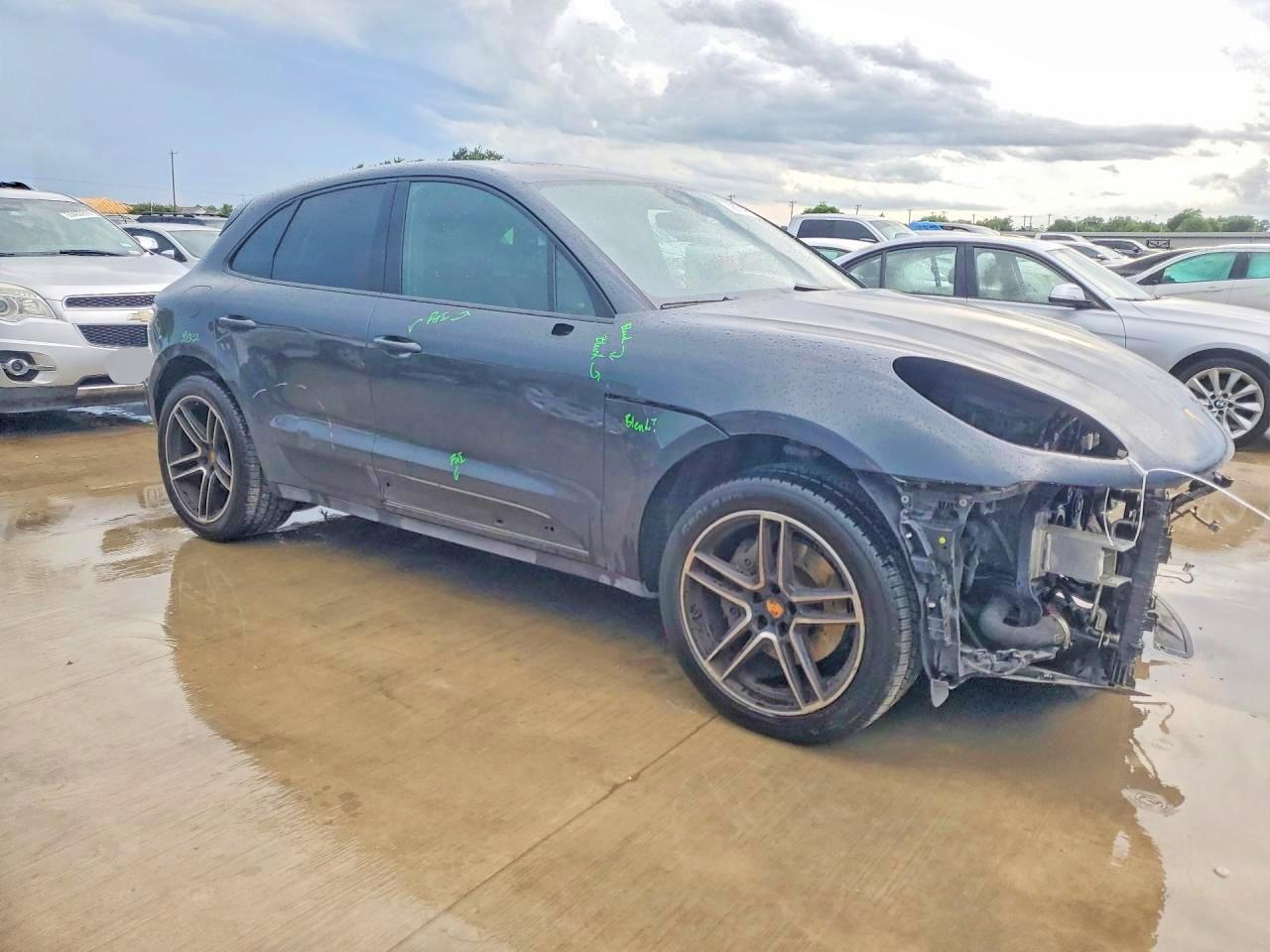 2021 PORSCHE MACAN