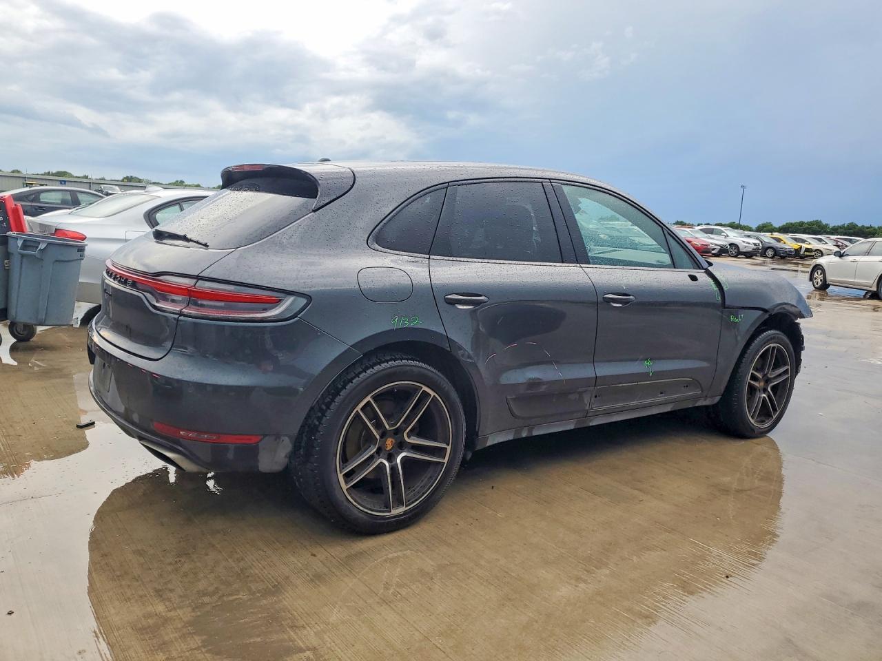 2021 PORSCHE MACAN