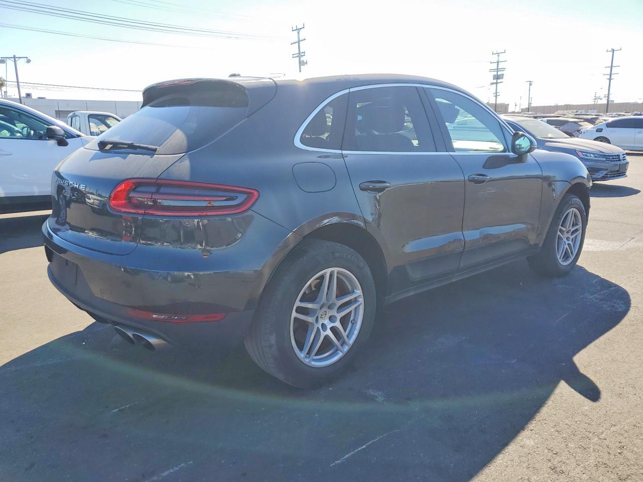 2018 PORSCHE MACAN — ?