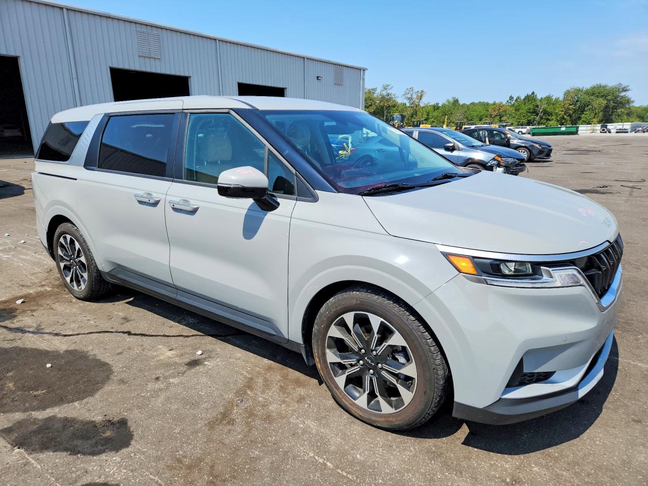 2022 KIA CARNIVAL — ?