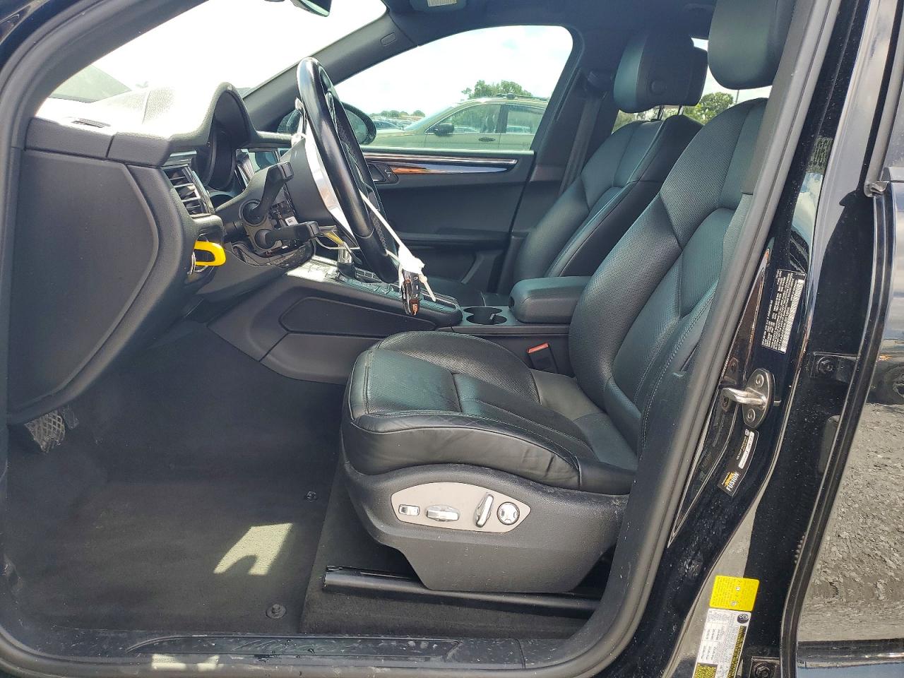 2021 PORSCHE MACAN