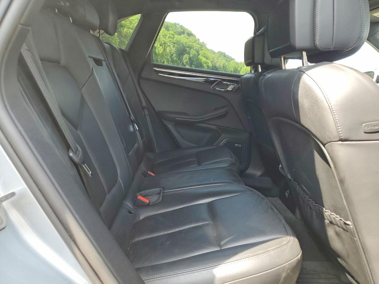 2022 PORSCHE MACAN — ?