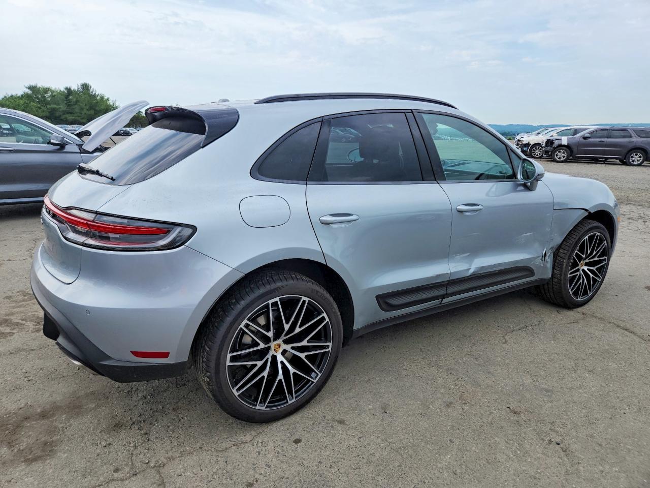 2022 PORSCHE MACAN — ?