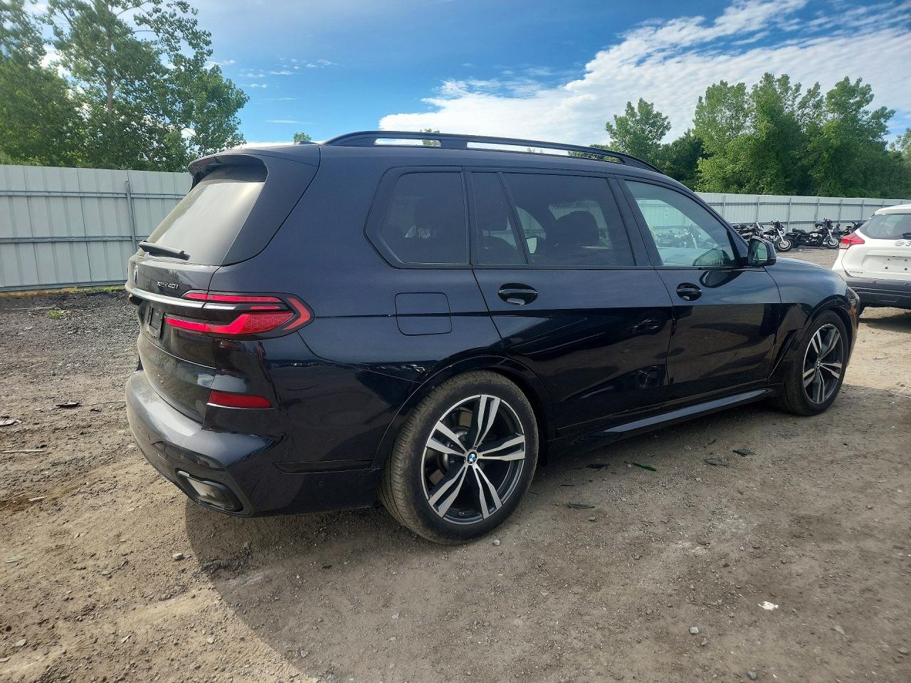 2023 BMW X7