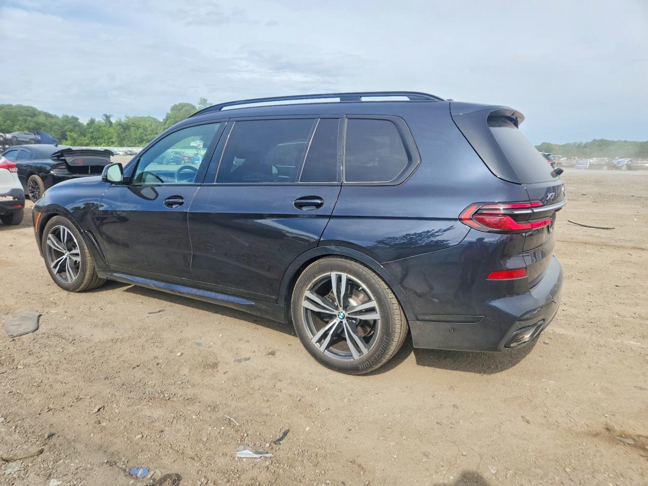 2023 BMW X7