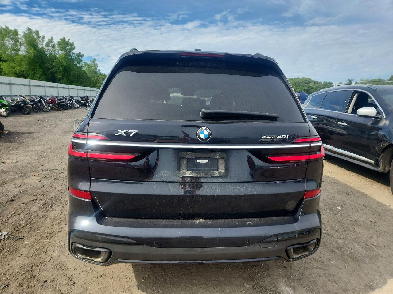 2023 BMW X7