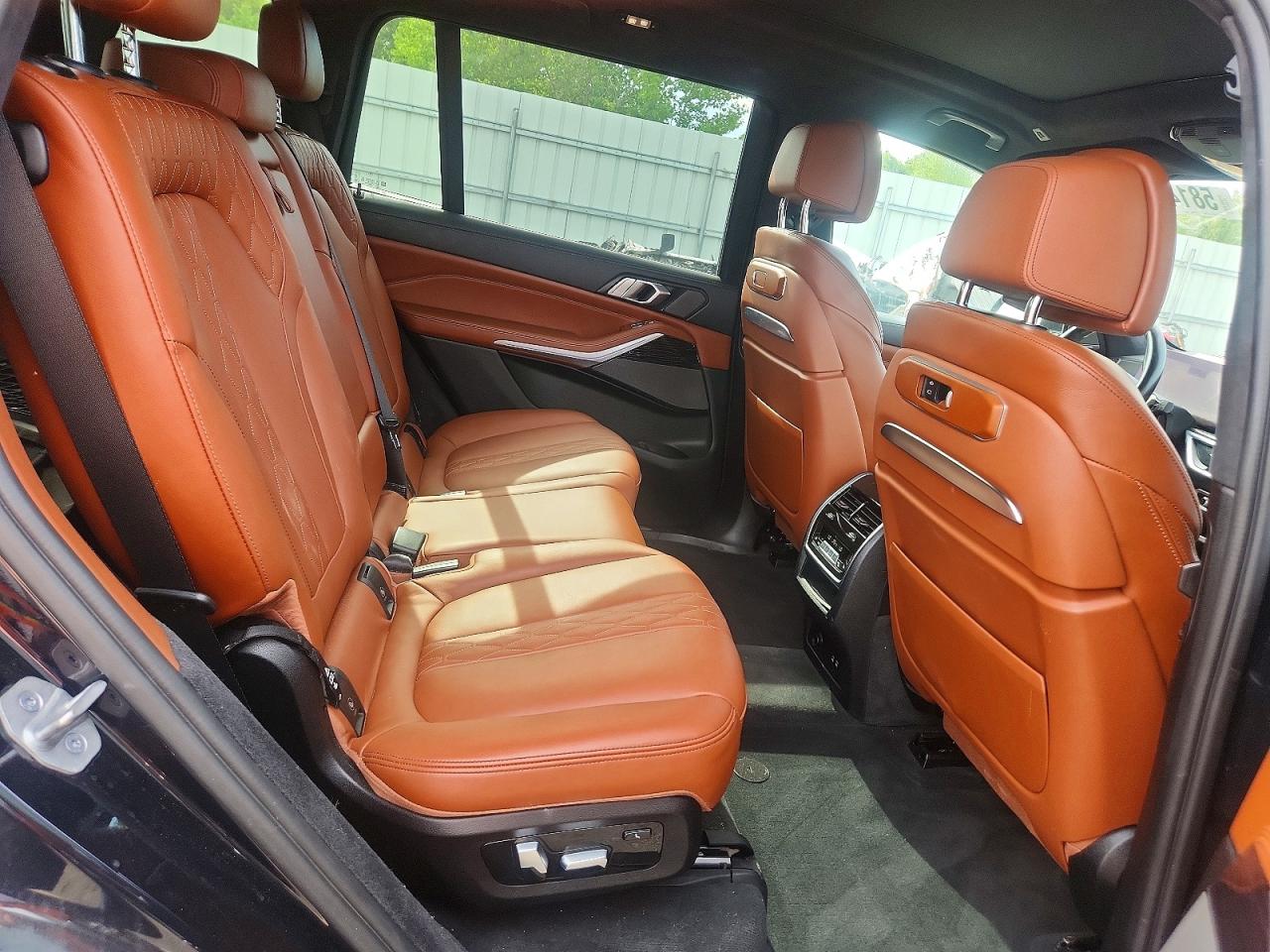 2023 BMW X7