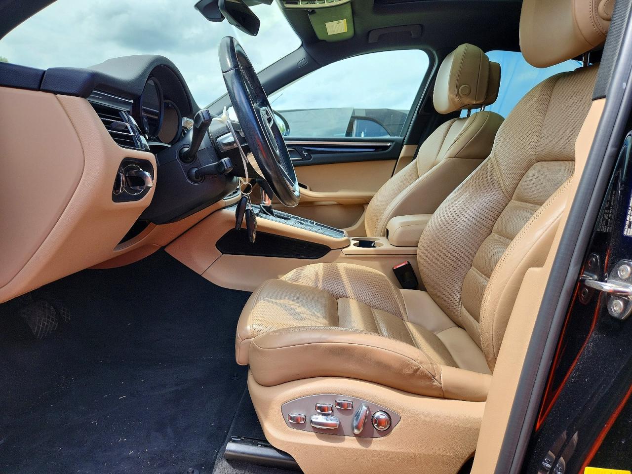 2019 PORSCHE MACAN