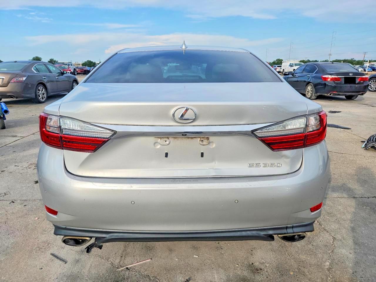 2018 LEXUS ES