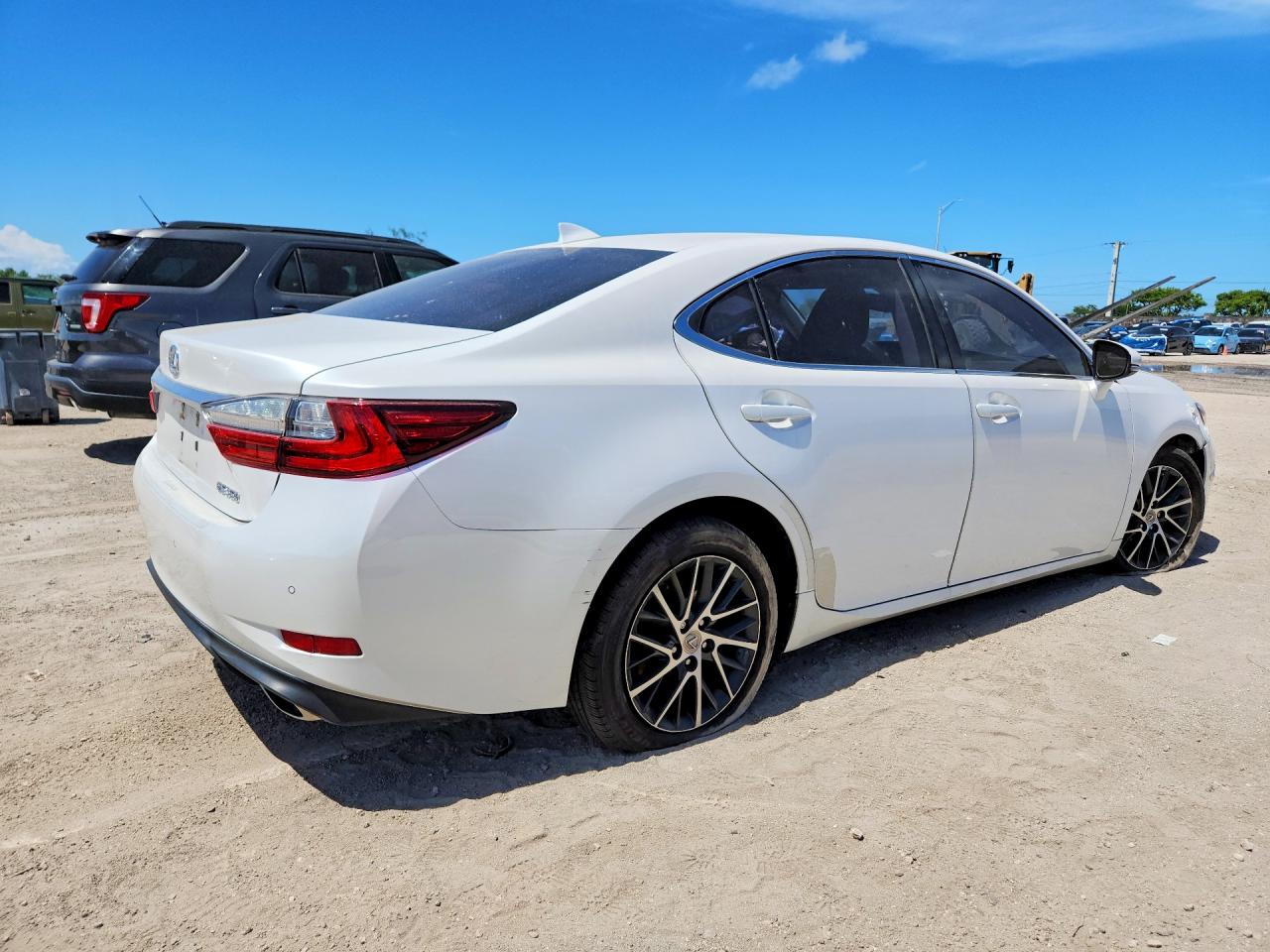 2016 LEXUS ES