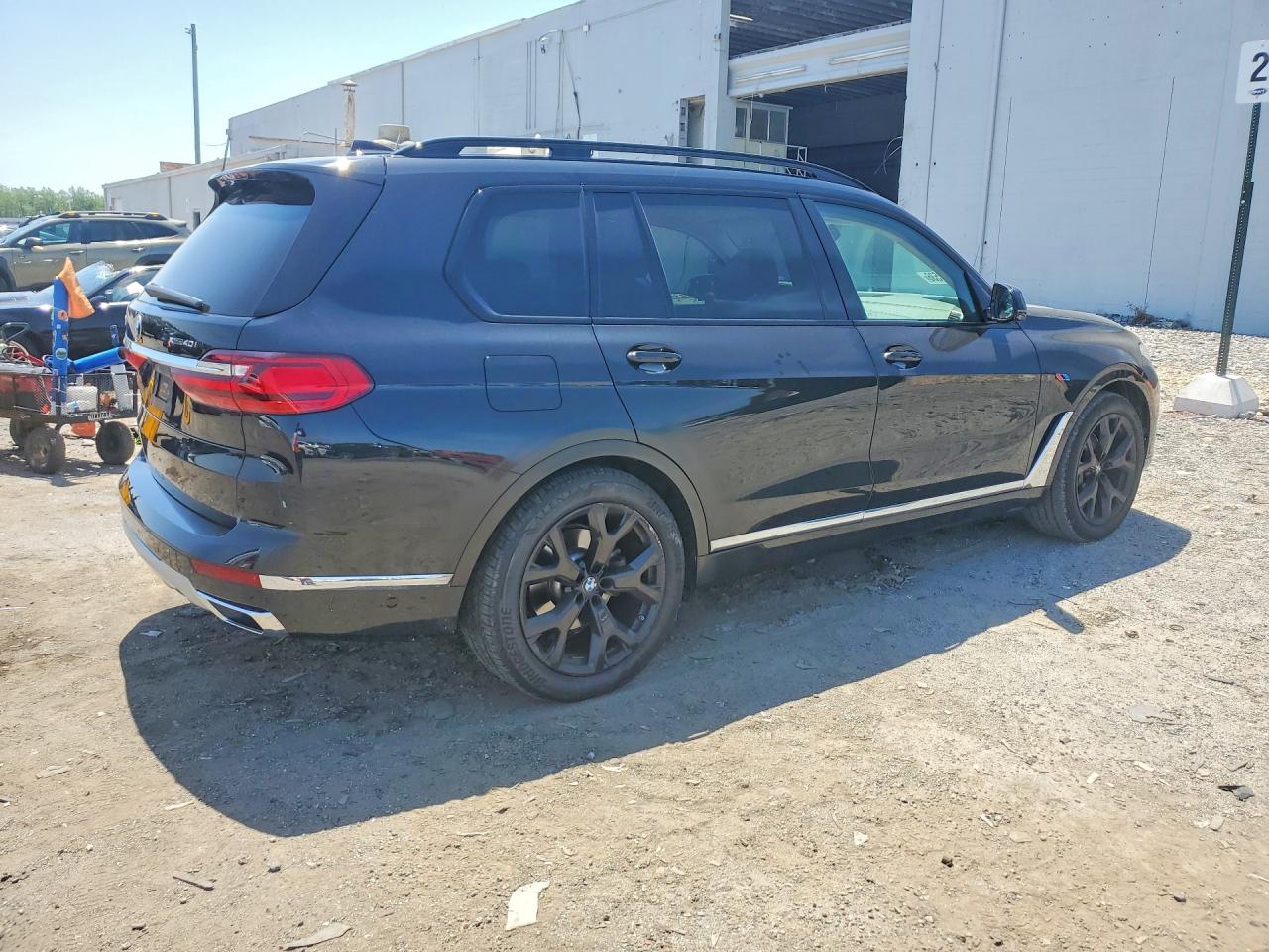 2021 BMW X7 — ?