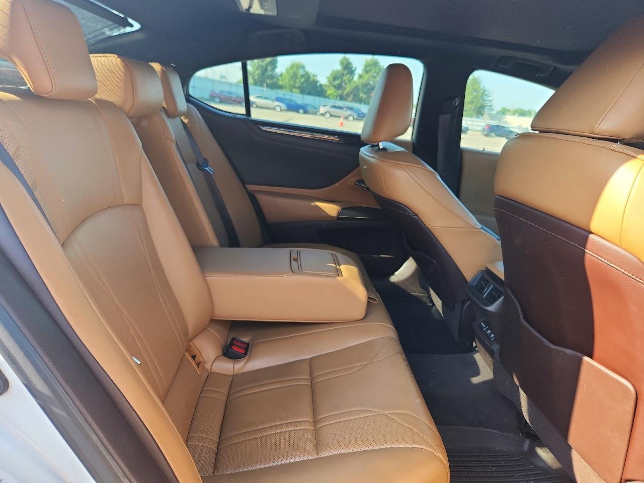 2019 LEXUS ES