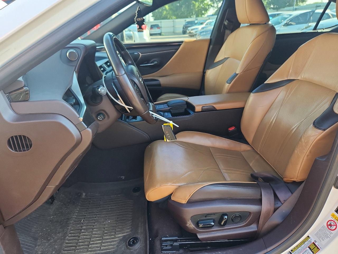 2019 LEXUS ES