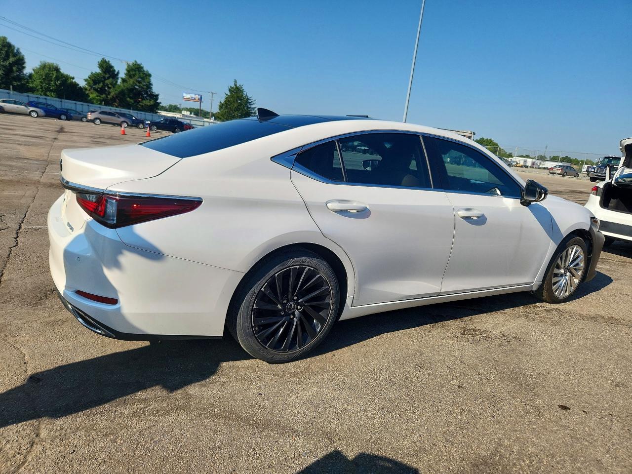 2019 LEXUS ES