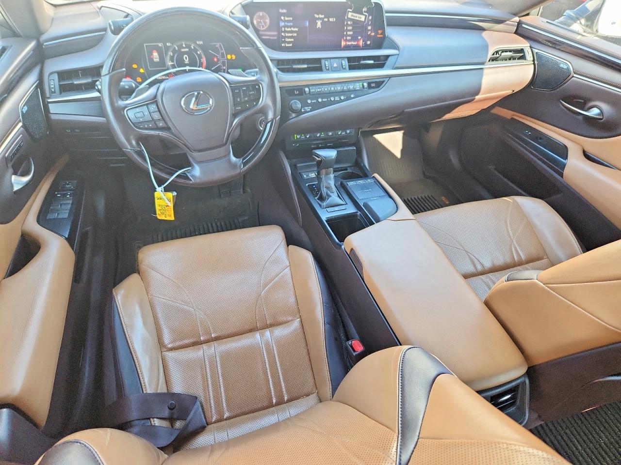 2019 LEXUS ES