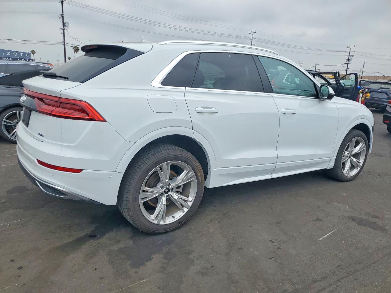 2023 AUDI Q8