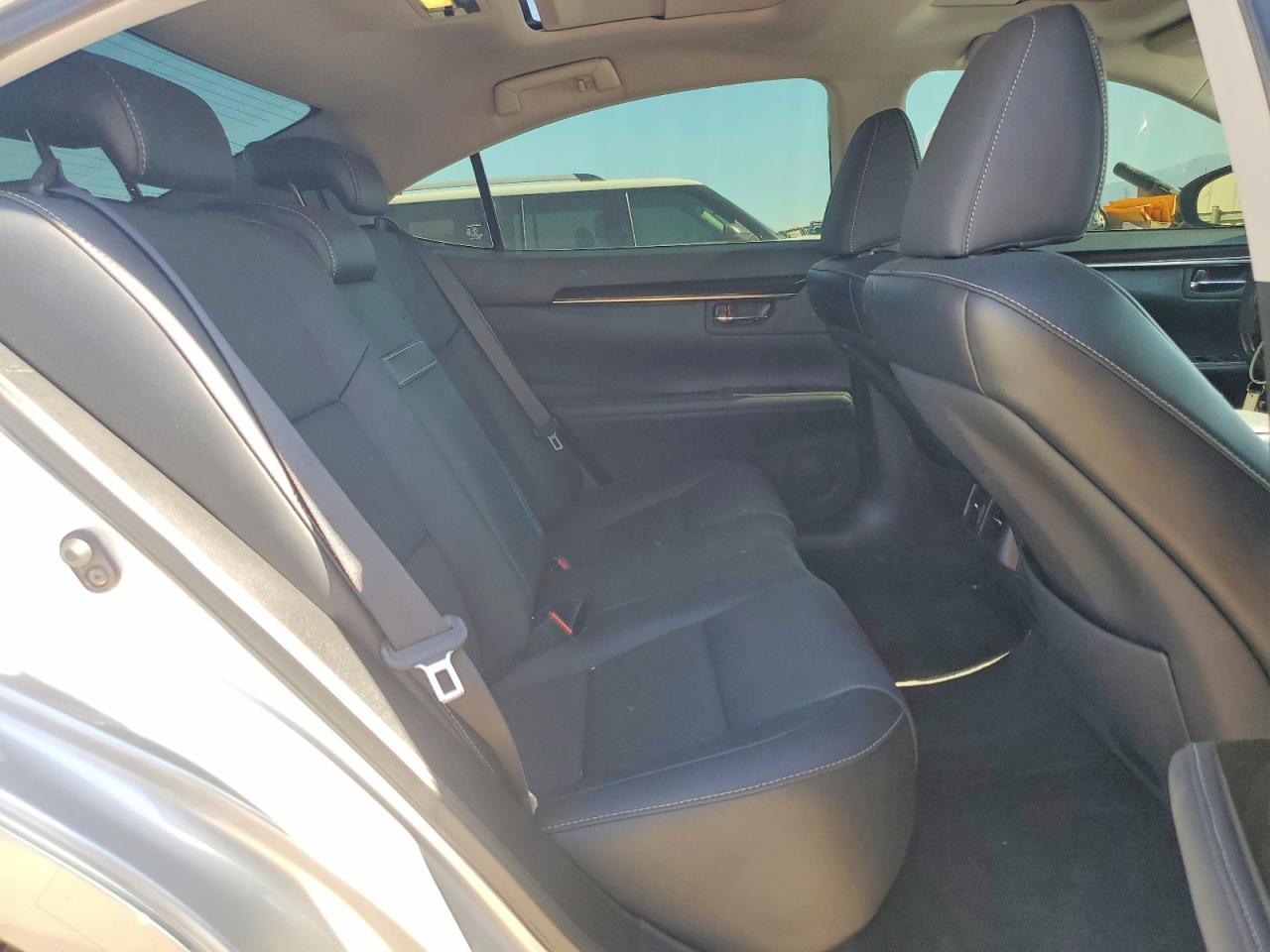2018 LEXUS ES