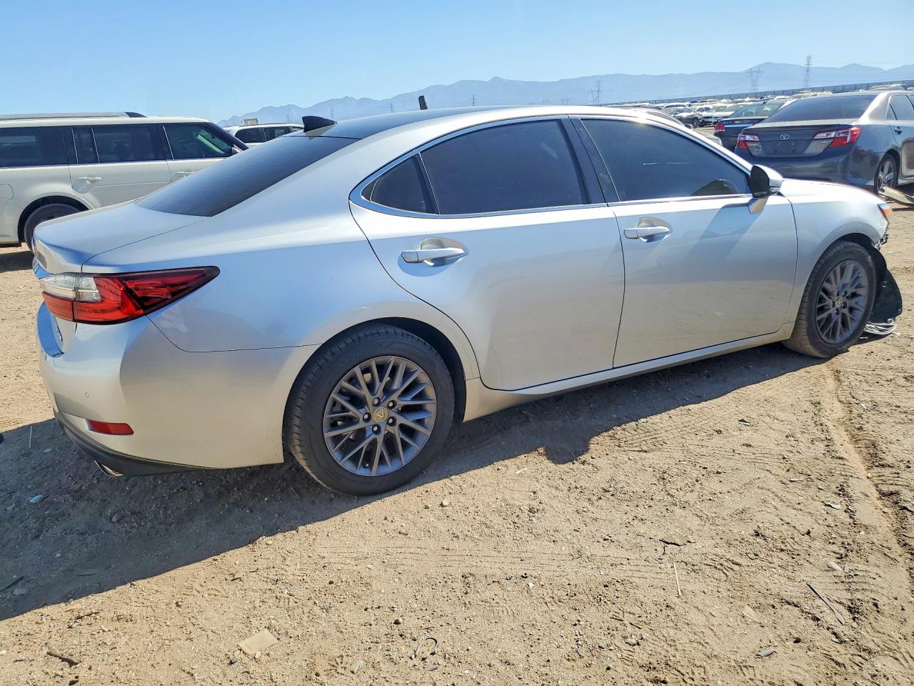 2018 LEXUS ES