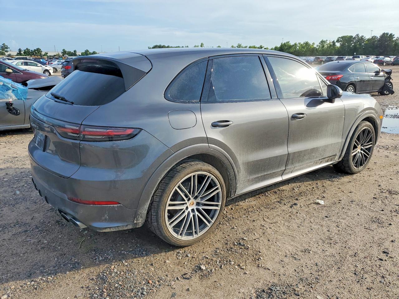 2019 PORSCHE CAYENNE