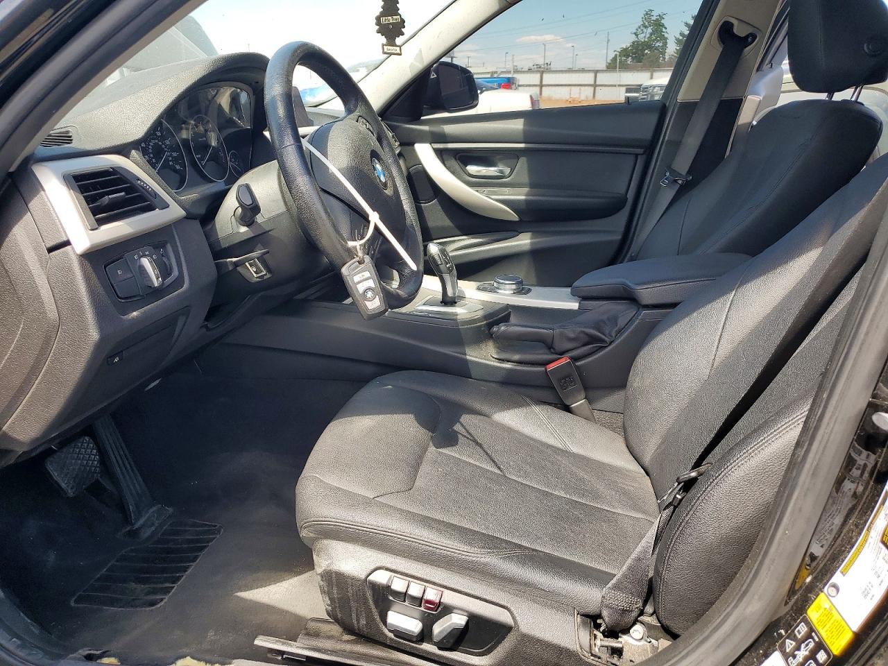 2018 BMW 3-Series 320