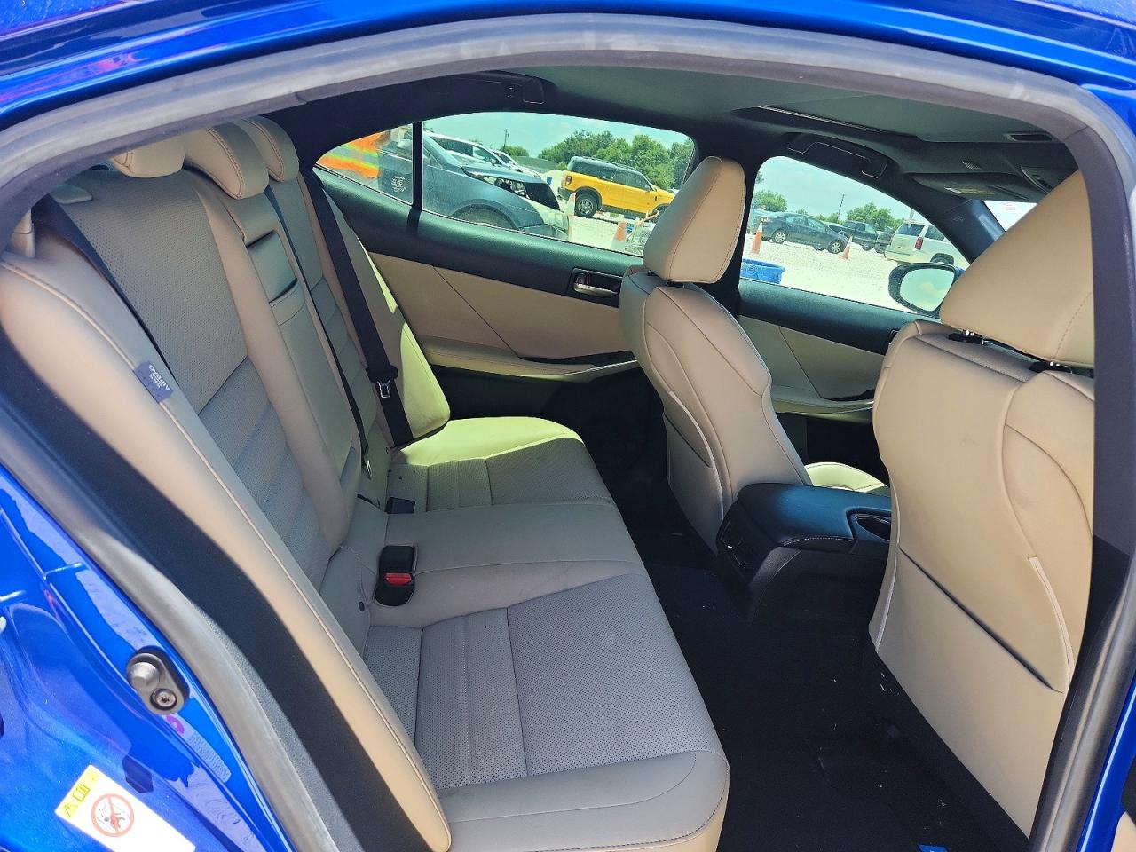 2019 LEXUS IS