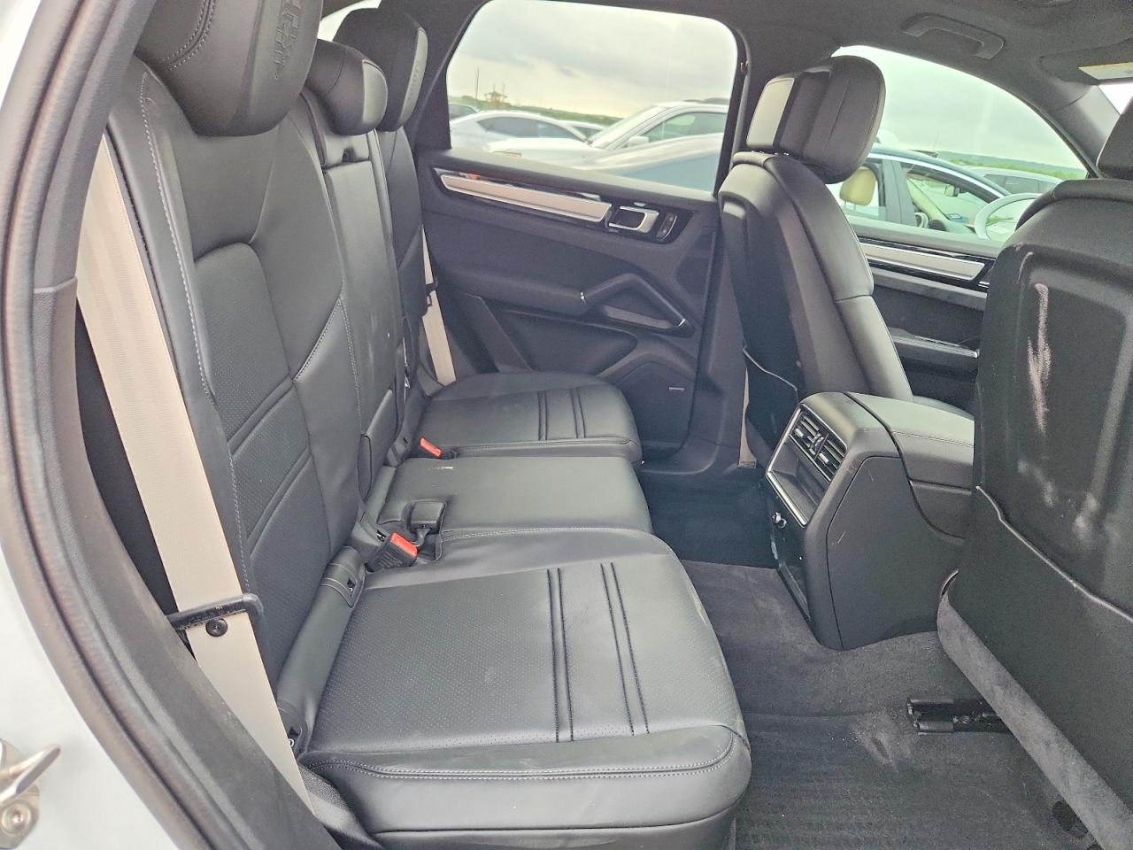 2022 PORSCHE CAYENNE