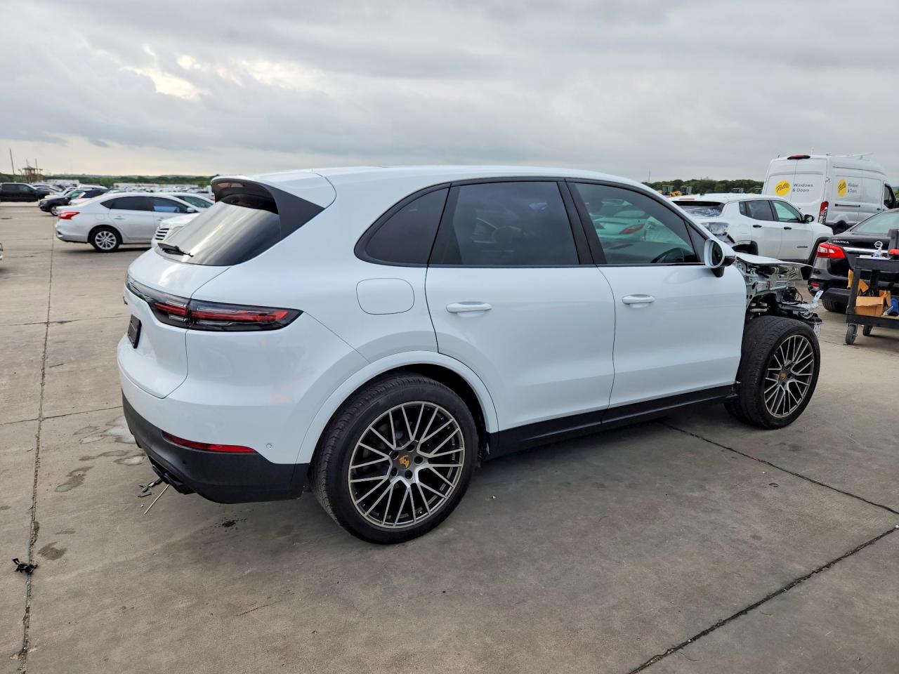 2022 PORSCHE CAYENNE