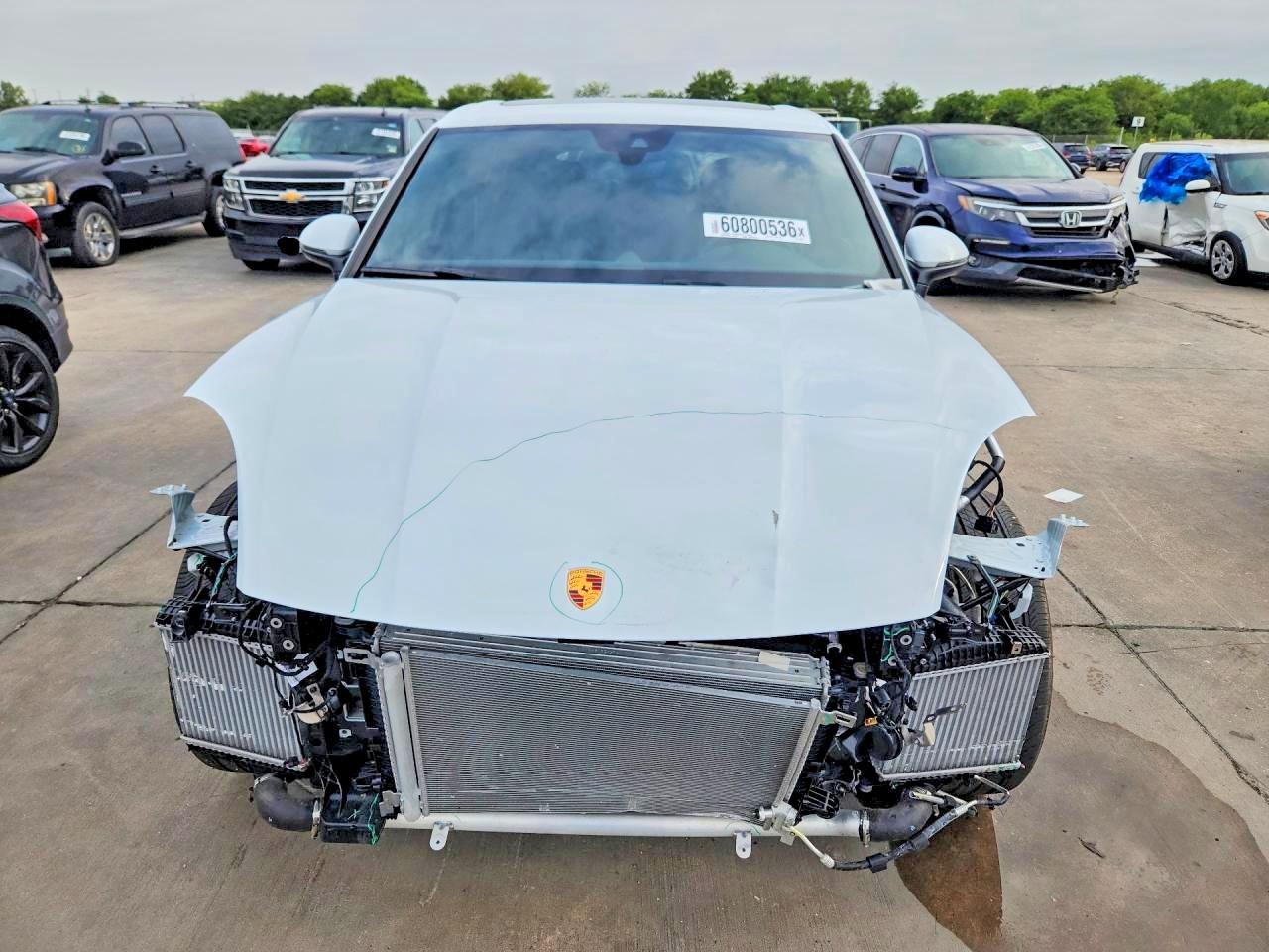 2022 PORSCHE CAYENNE