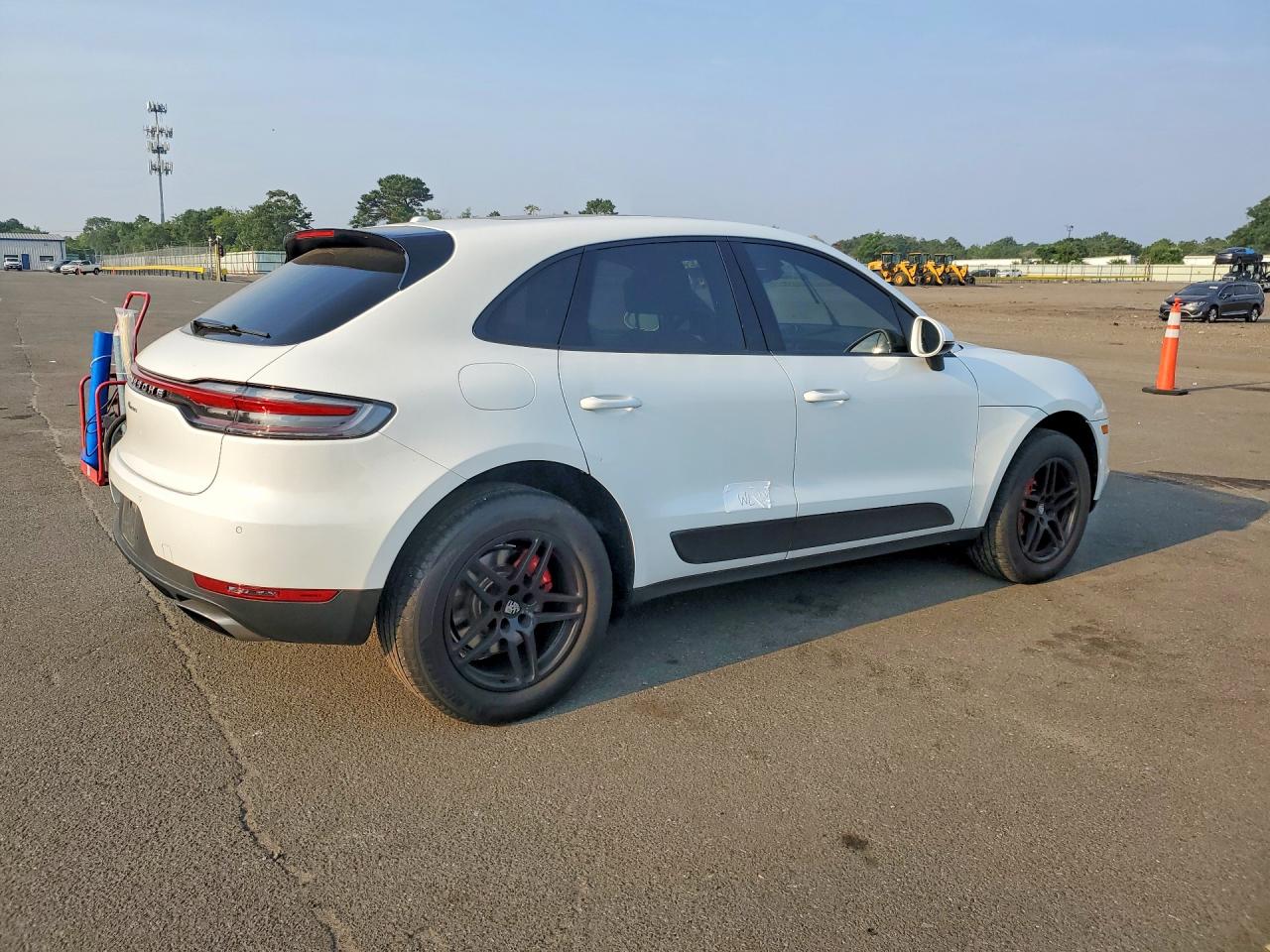 2021 PORSCHE MACAN — ?