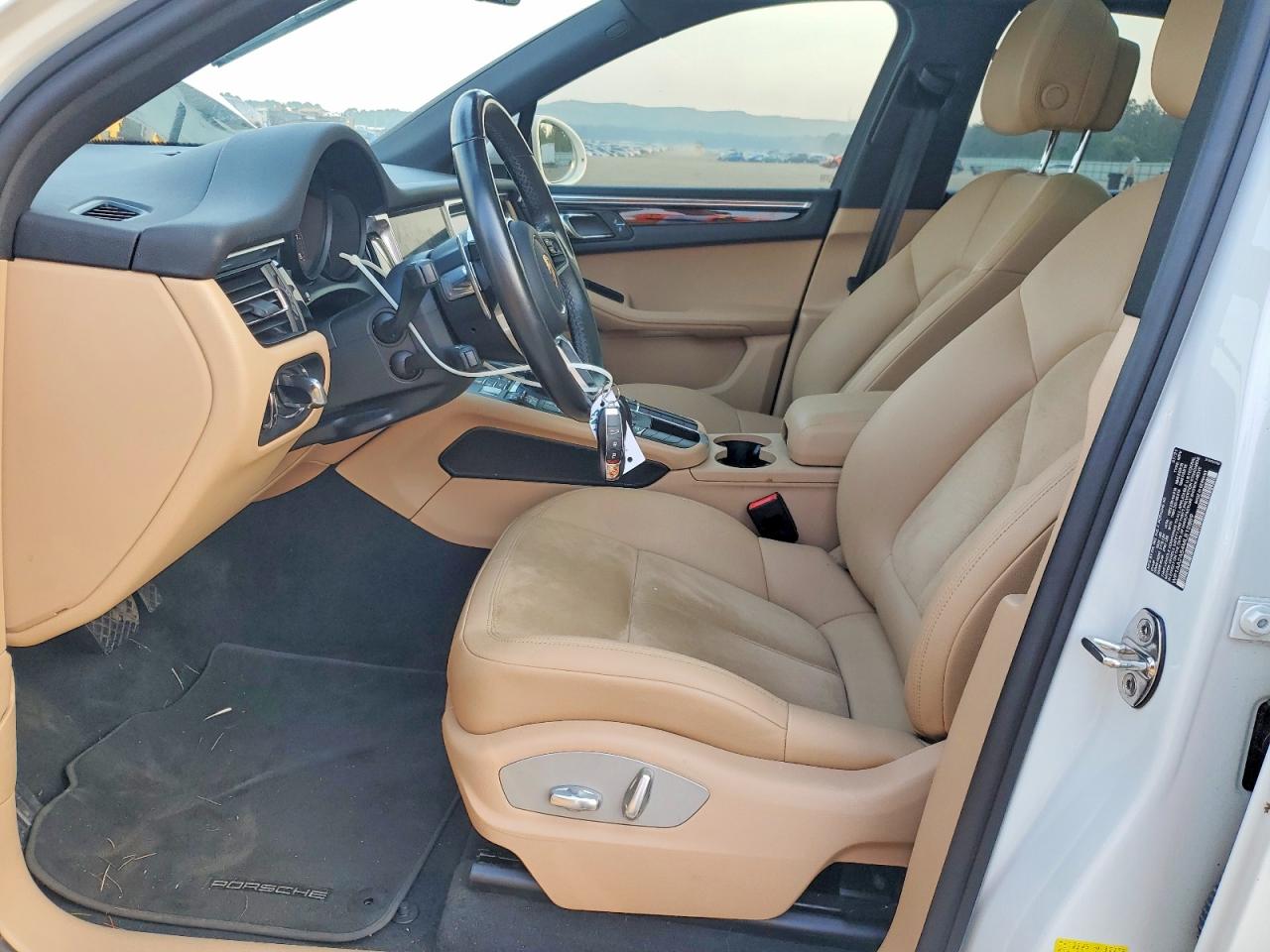 2021 PORSCHE MACAN