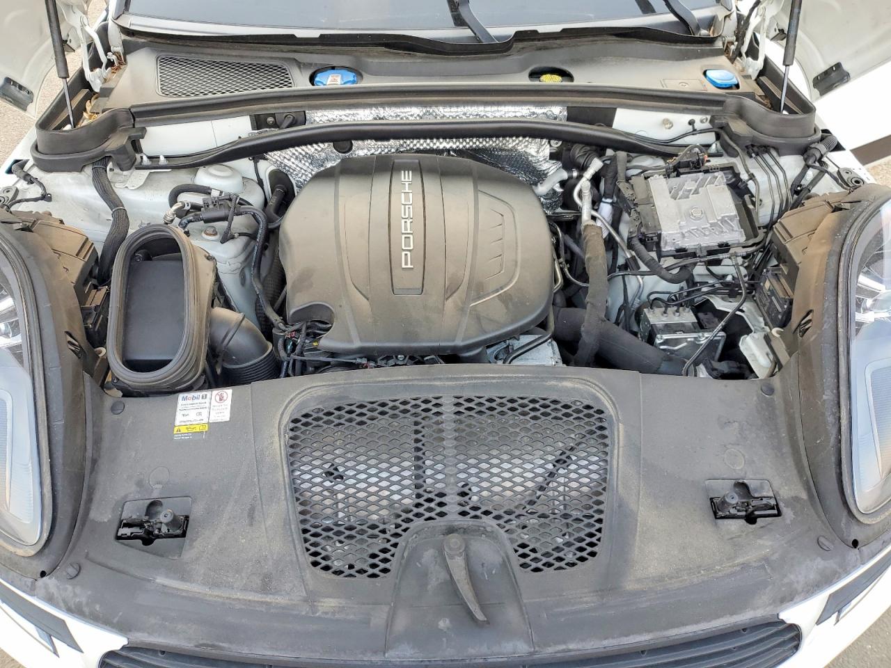 2021 PORSCHE MACAN